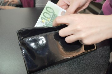 Firmele care angajează tineri primesc bani